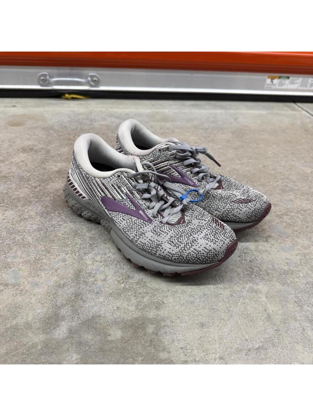 brooks adrenaline gts 19 grey and purple running shoes size 8